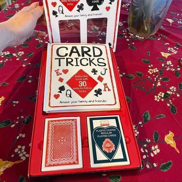 Card tricks set with book and 2 decks of cards! 🪄 🃏 for party tricks & fun 🔮 - Picture 5 of 6